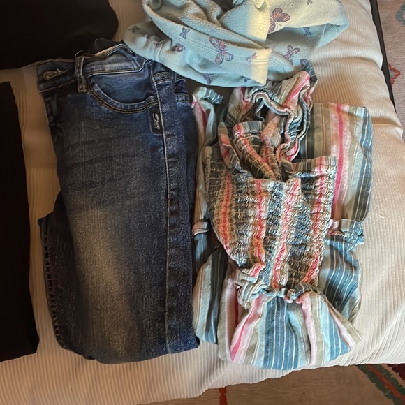 Fall Ready! Pack of girls clothes (size 7-9) - Picture 3 of 6